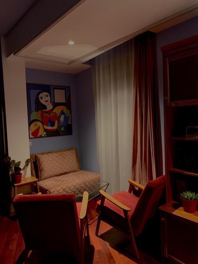 Downtown Italian Studio Bucarest Esterno foto