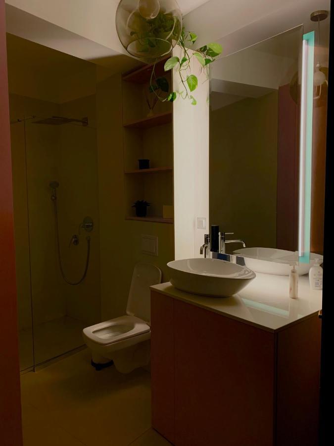 Downtown Italian Studio Bucarest Esterno foto