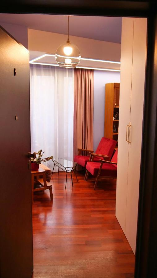 Downtown Italian Studio Bucarest Esterno foto